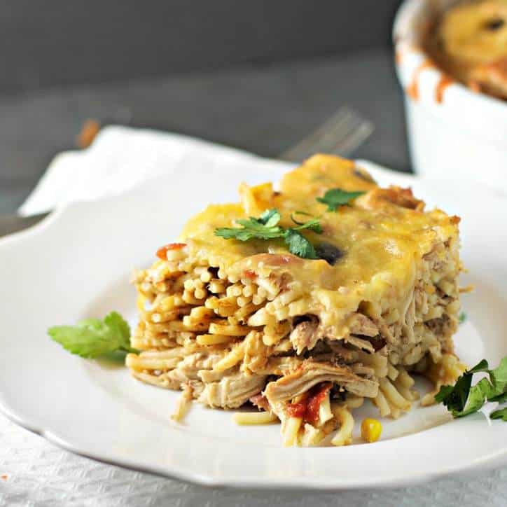 crockpot chicken chili www.loavesanddishes.net