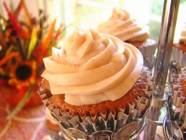 Pumpkin Spice Cupcakes with pumpkin cream cheese icing