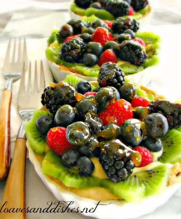 Mini Fruit Tart @ loavesanddishes.net