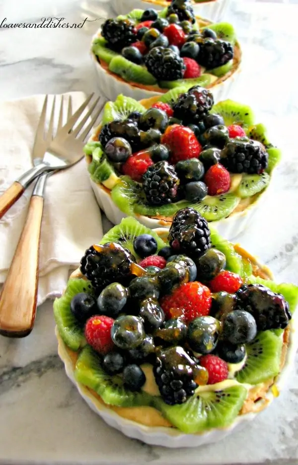 Mini Fruit Tart @ loavesanddishes.net