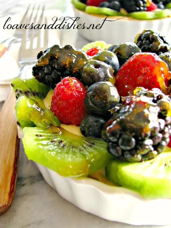 Mini Fruit Tart @ loavesanddishes.net