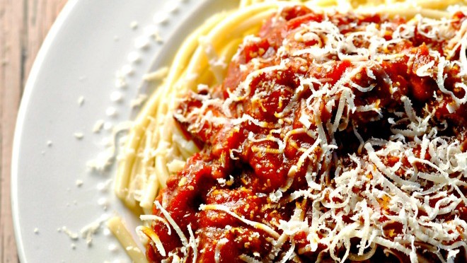 plate of thick spaghetti sauce