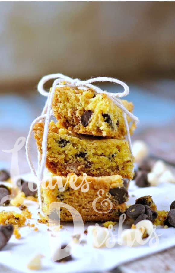 Easy cookie bars use cake mix and instant pudding to make the chewiest brownie blondies you'll find with a delicious crunchy edge. Make it your own by adding M&M's, coconut, pecans, peanuts, white chocolate chips or whatever you think is good! Just like Paula Deen and Pioneer Woman #cookiebars #dessert #holiday #easycookiebars