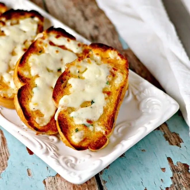 A photo of cheesy Texas Toast for 4 Ingredient Easy Texas Toast