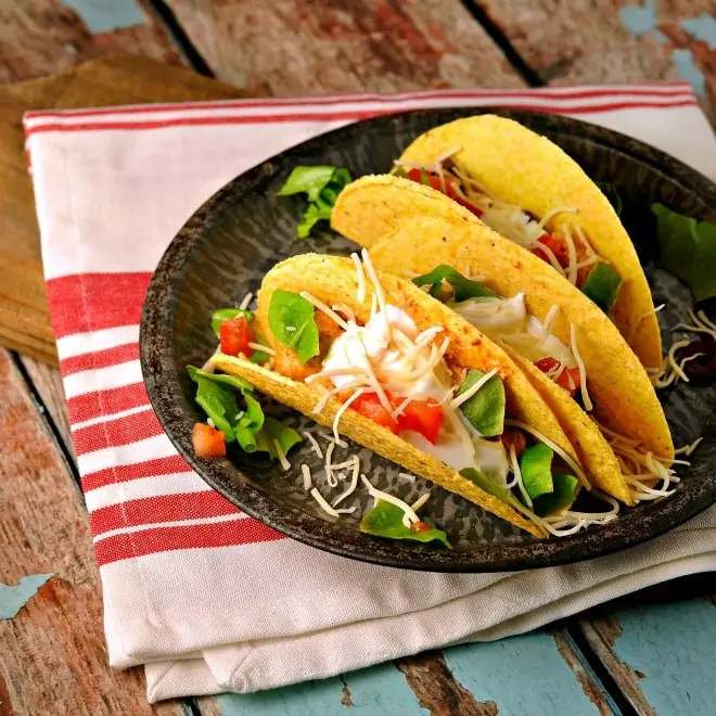 Easy Crockpot Taco Chicken @loavesanddishes.net