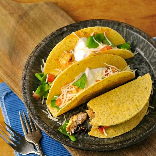 Easy Crockpot Taco Chicken @loavesanddishes.net