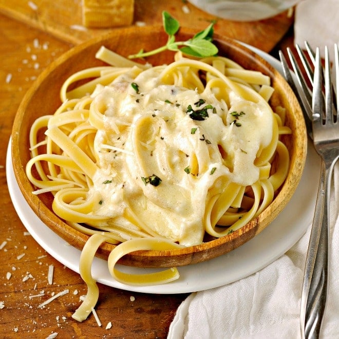 Best Ever Fettuccine Alfredo • Loaves and Dishes