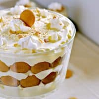 A photo of Mawmaws Banana Pudding up close in the trifle bowl