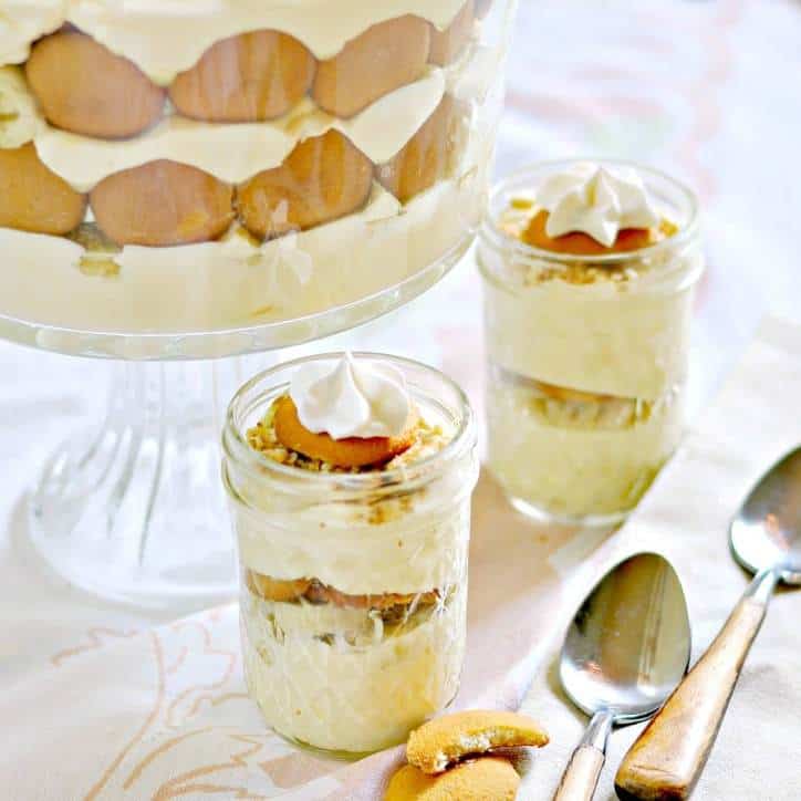 A photo of Mawmaws banana pudding in small jars
