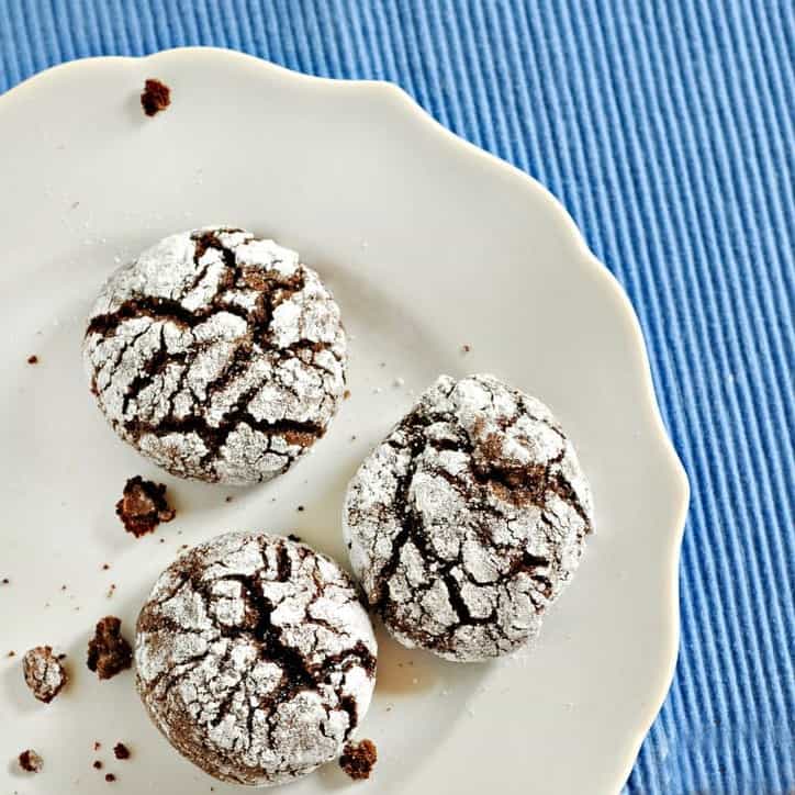 Old Fashion Chocolate Crinkle Cookies @loavesanddishes.net