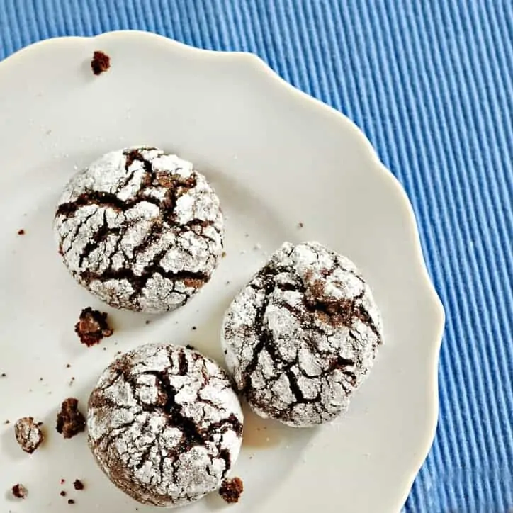 Old Fashion Chocolate Crinkle Cookies @loavesanddishes.net