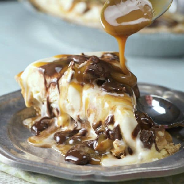 Candy Bar No Bake Ice Cream Pie @www.loavesanddishes.net