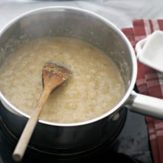 saucepan with wooden spoon and how to make grits