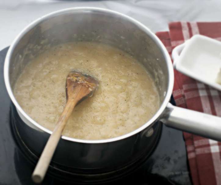saucepan with wooden spoon and how to make grits