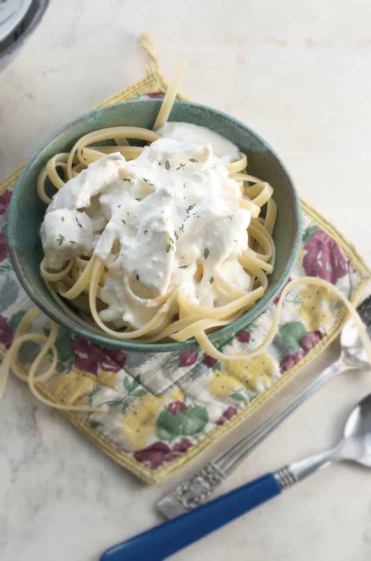 A photo from above of Weeknight Fast Chicken Alfredo