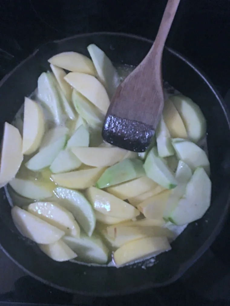 A photo of the apples cooking