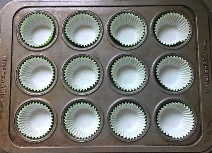 A photo of the cupcake tin with liners