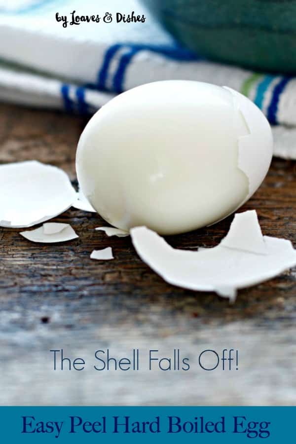 An easy peel recipe for how to boil an egg. It works perfectly! Just use water, it's simple! Will work at Easter time too. #hardboiledegg #easypeelboiledegg #easteregg #howtoboilanegg #howtopeelanegg