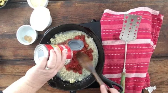 frying pan of tomato gravy.