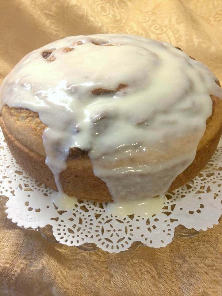 A photo of a cinnamon Roll cake that Reader Rita baked and photographed.