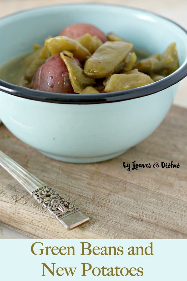 Here is a terrific Thanksgiving idea or for any holiday, really. Can be made in the crockpot, slow cooker, pressure cooker or Instapot. Classic Southern green beans and new potatoes. #greenbeansandnewpotatoes #greenbeanrecipes #greenbeanideas #howtocookwithgreenbeans