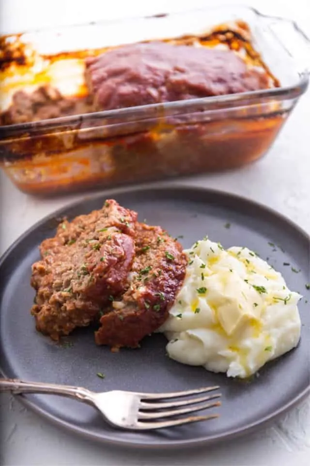 TASTY EASY MEATLOAF AND MASHED POTATOES ON A PLATE