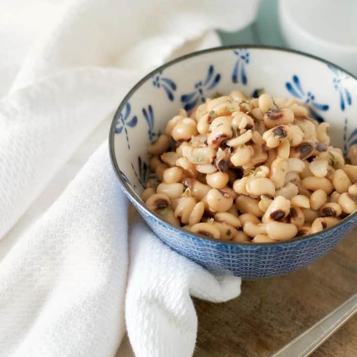 A close up view from above of how to cook canned black eyed peas