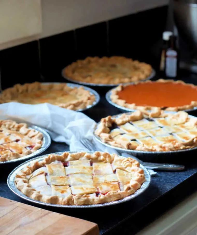 A picture of 6 pies cooling on a countertop