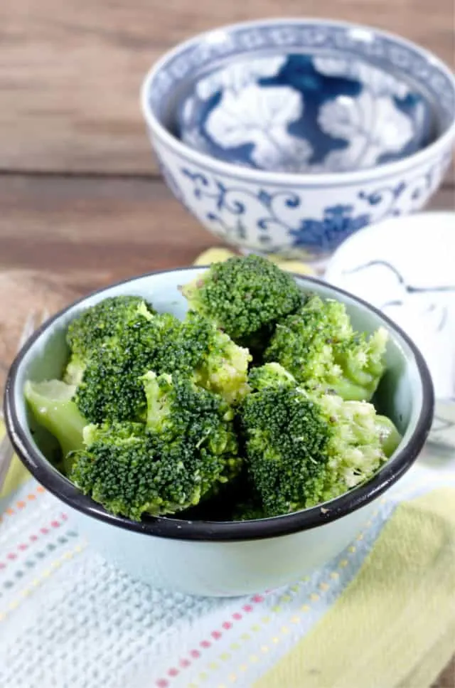 HOW TO COOK FROZEN BROCCOLI • Loaves and Dishes