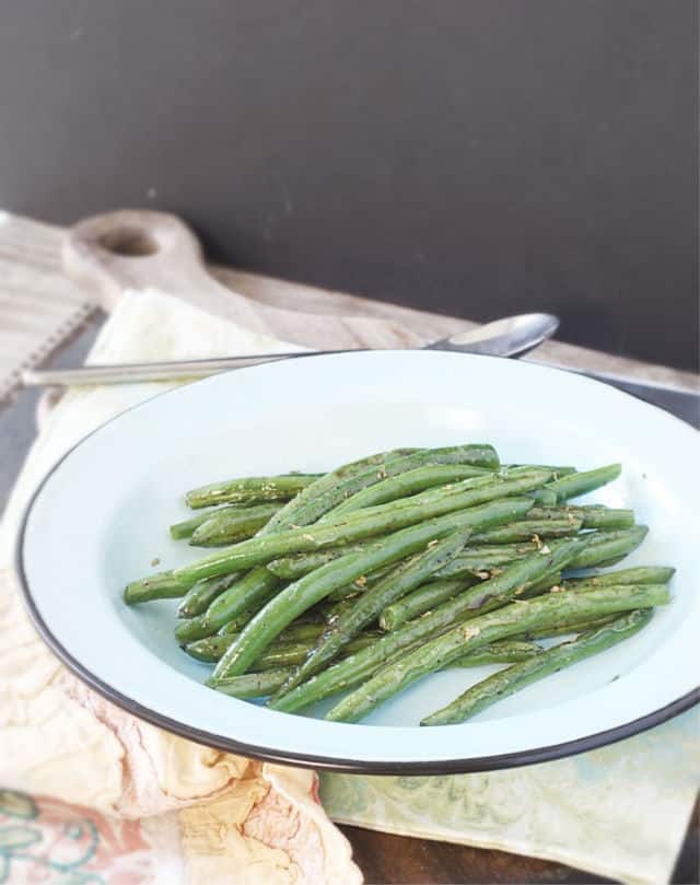HOW TO SAUTE GREEN BEANS • Loaves and Dishes