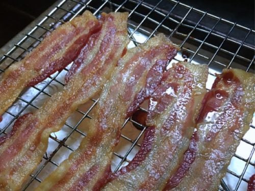 https://www.loavesanddishes.net/wp-content/uploads/2018/10/5-640-How-to-Cook-Bacon-in-the-Oven-on-a-Rack-500x375.jpg