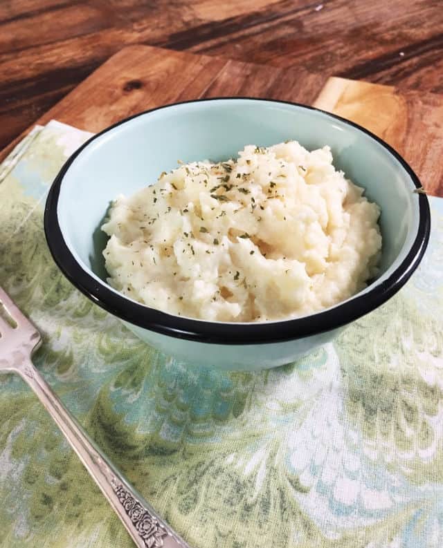 A bowl of mashed potatoes