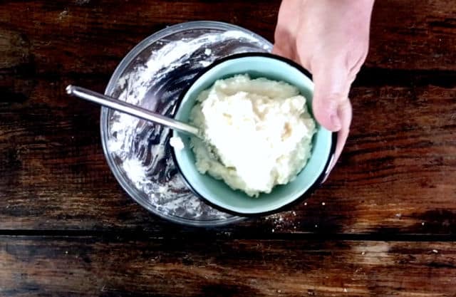 The finished bowl of mashed potatoes