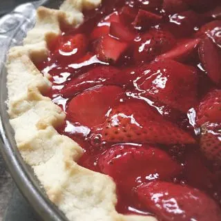 picture of the edge of a strawberry pie with jello and crust
