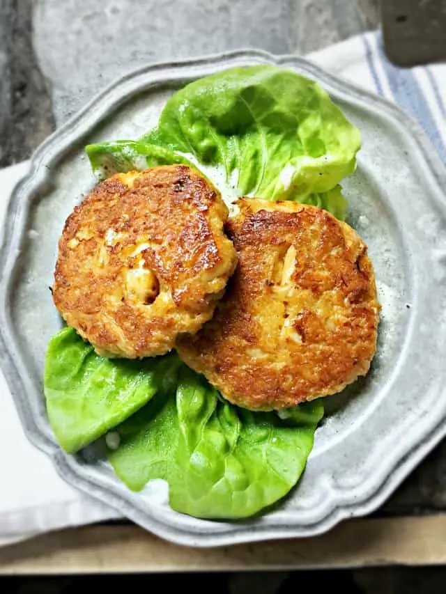 photo overhead of two cakes on a silver plate with lettuce