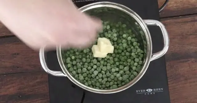 HOW TO COOK FROZEN PEAS • Loaves and Dishes