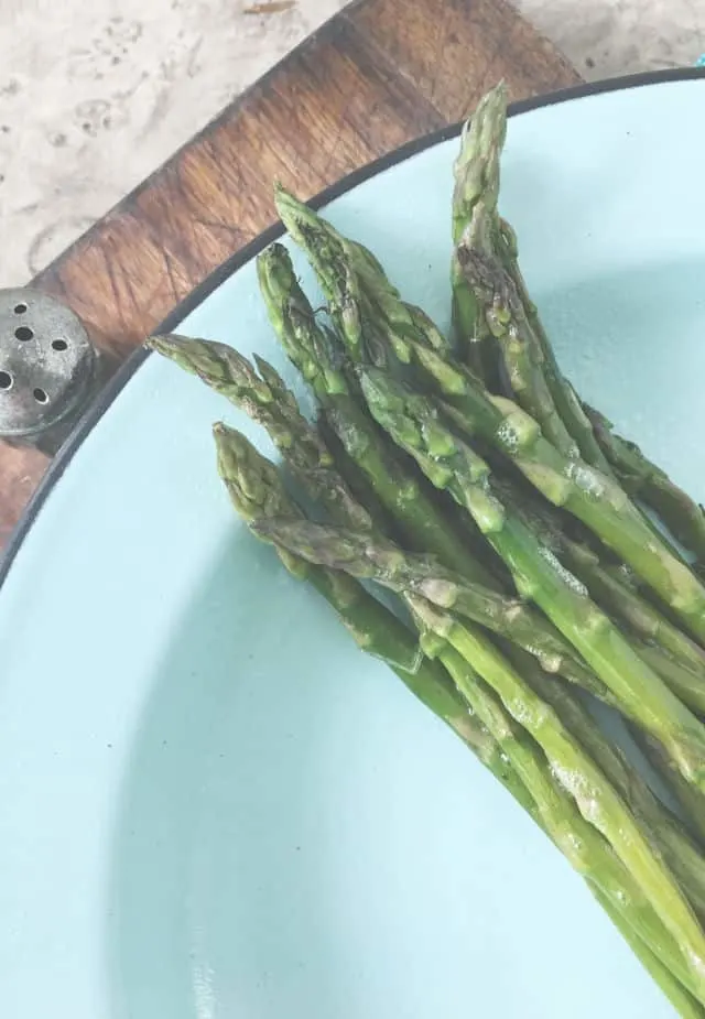 4 Minute• How to Microwave Asparagus • Loaves and Dishes