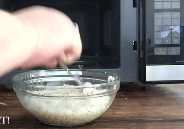 hand fluffing rice with a fork