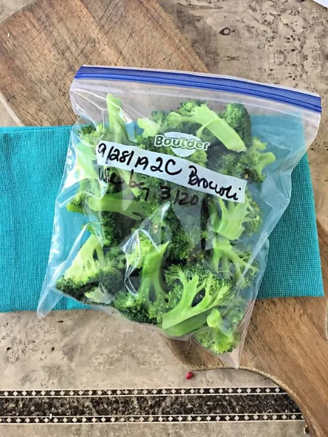 quart size freezer bag with 2 Cups of broccoli inside