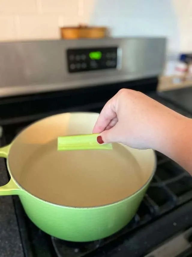 Adding celery to the blanching water