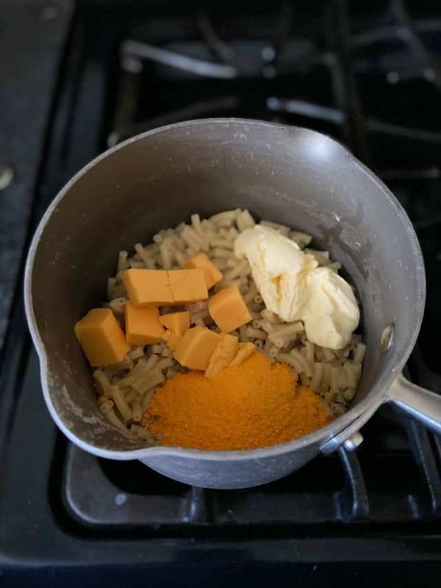 cheeses in macaroni noodles