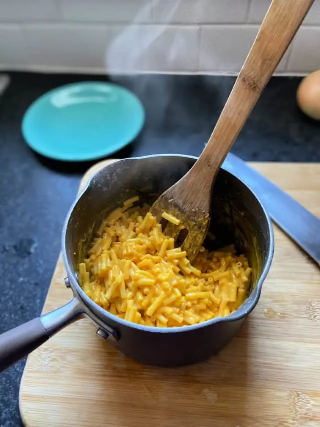 macaroni noodles mixed up