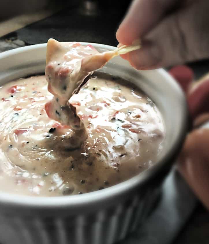 Easy Crockpot Velveeta Rotel Cheese Dip