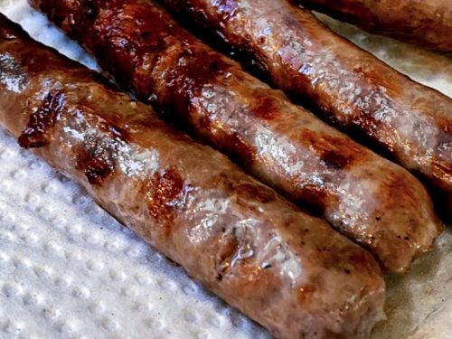 sausage links on a paper towel