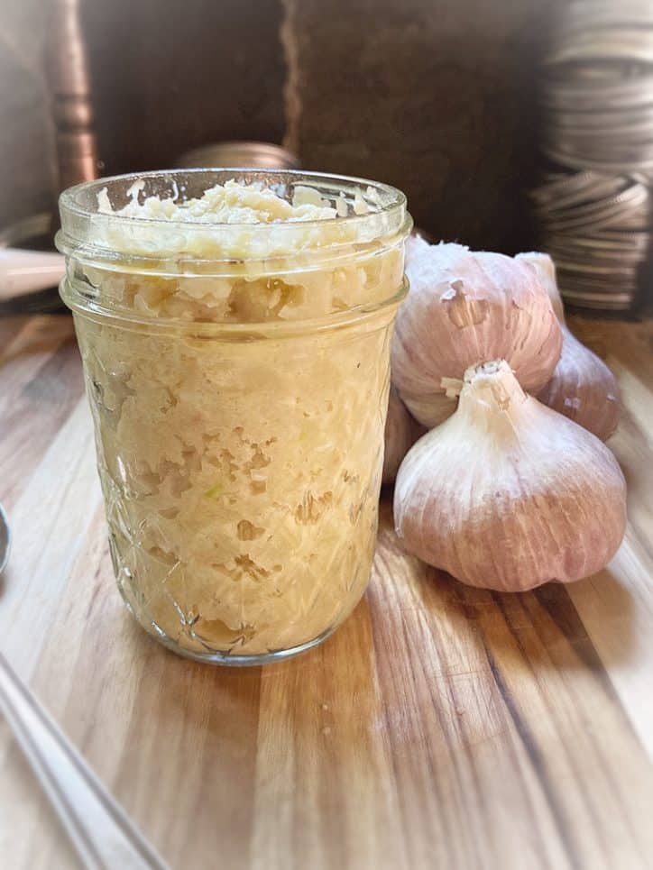 garlic ginger paste on table