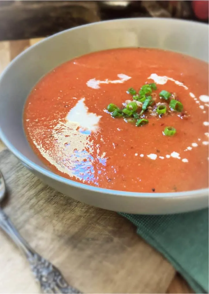 Bowl of easy tomato soup on table