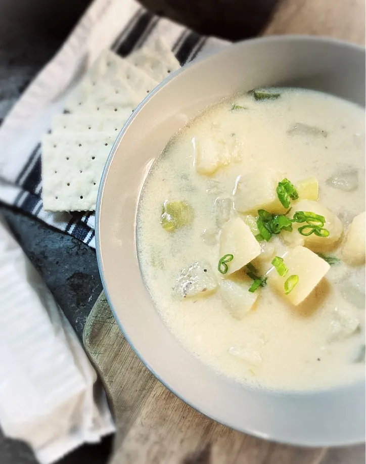bowl of old fashioned amish potato soup
