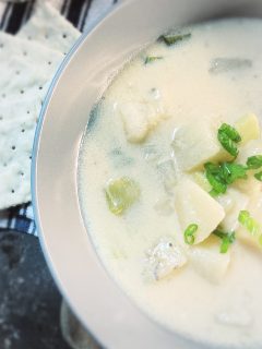 bowl of soup and crackers