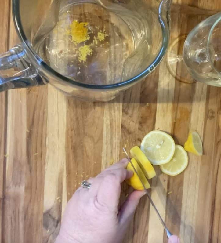 slicing lemons