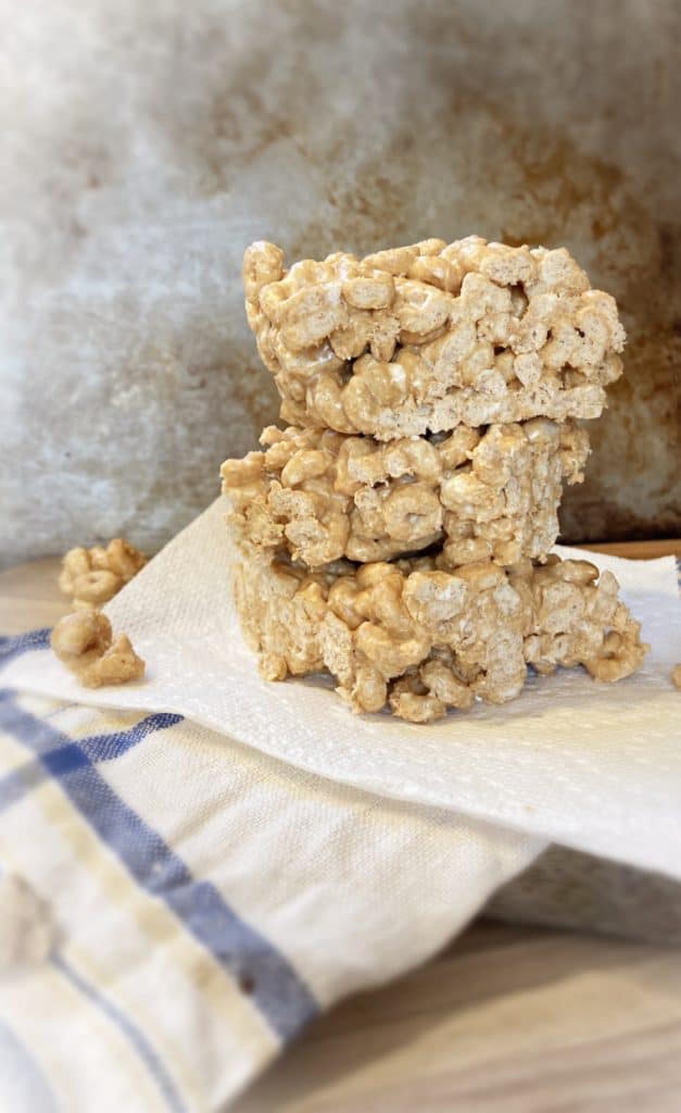 peanut butter cheerio bars stacked up